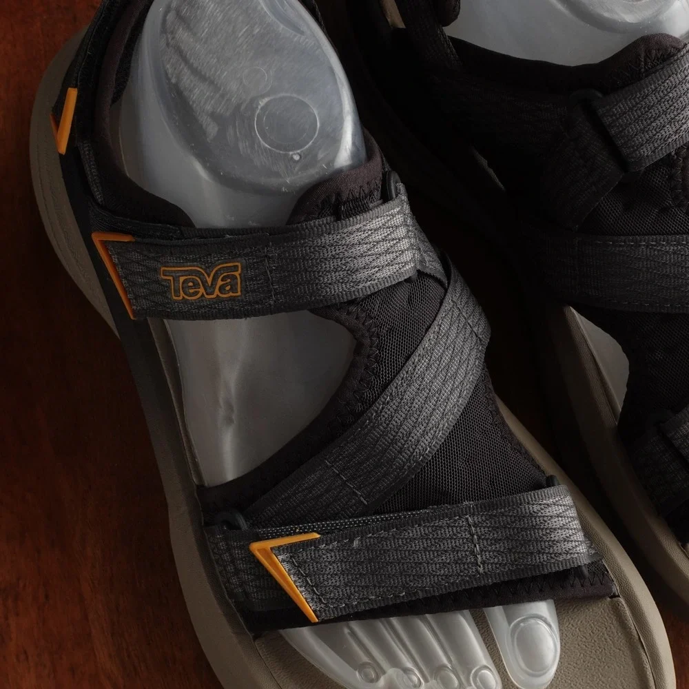 Teva Sandals Mens SZ 8 BLK Tan Aventrail R2T Outdoor Gorpcore Trail Running Shoe